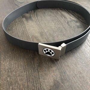 Clazic Grey belt with paw print buckle